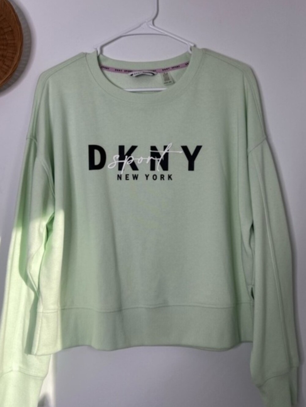 NWT DKNY Mint Green Logo Crewneck Sweatshirt Women’s Size Medium